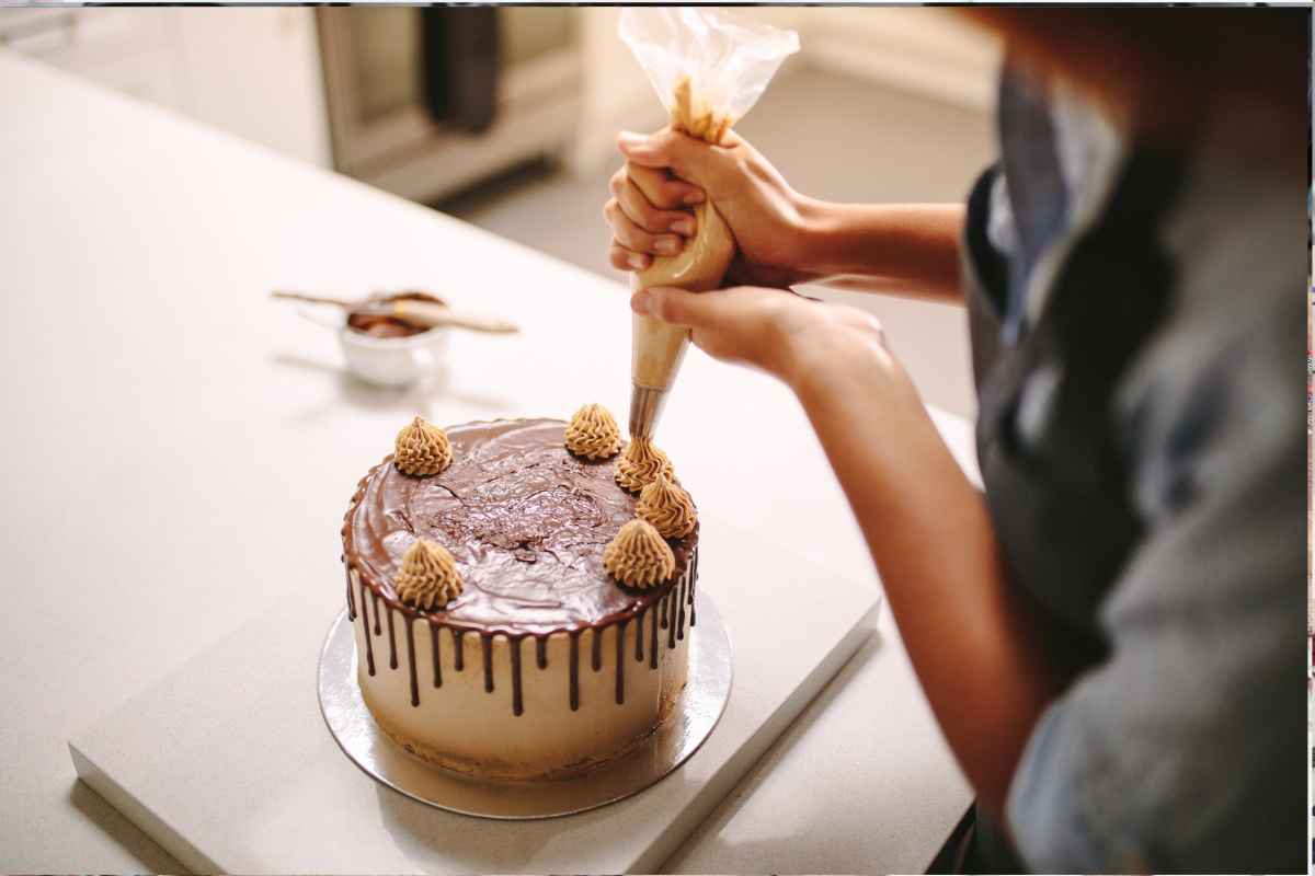 cake-decorating-is-also-part-of-cute-birthday-ideas-for-women