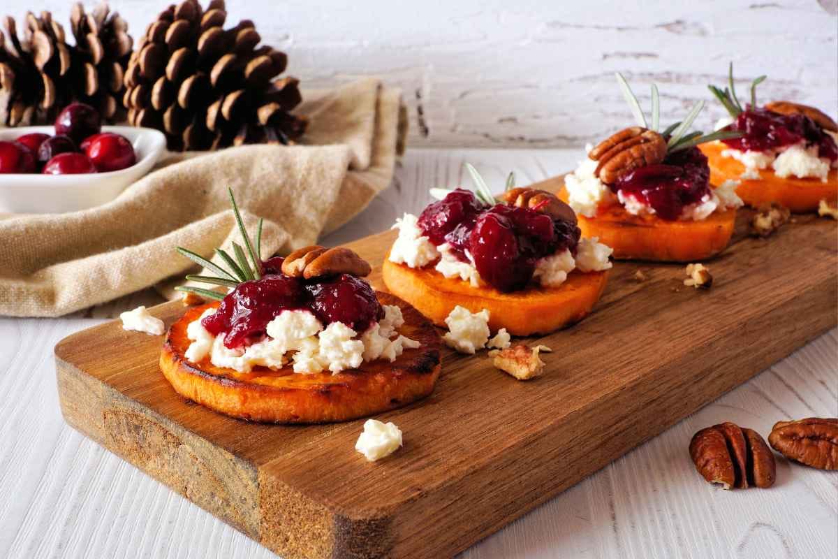 cranberry-goat-cheese-crostini-is-also-part-of-20-christmas-finger-foods