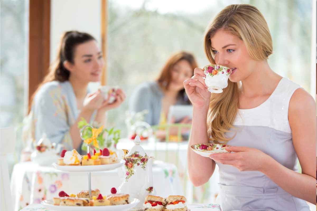 girls-tea-afternoon
