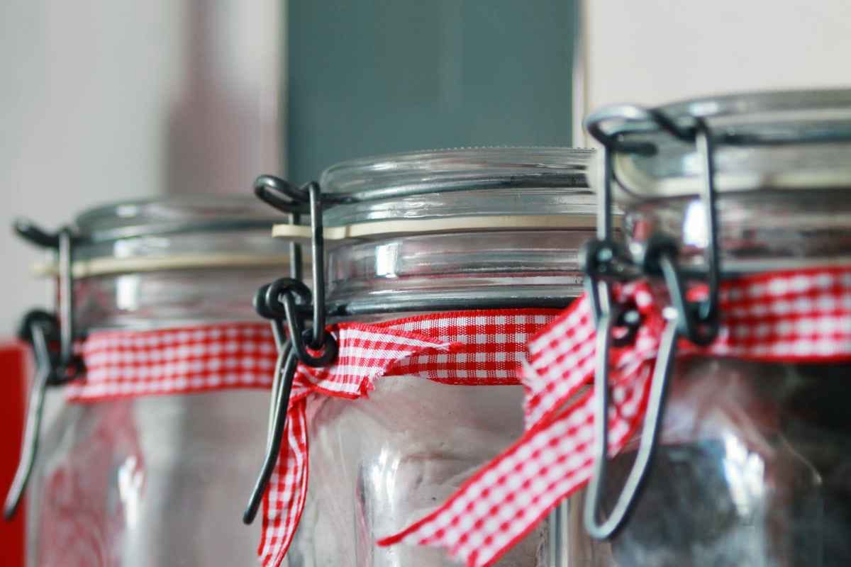 jars-are-also-part-of-30-christmas-table-decoration-ideas