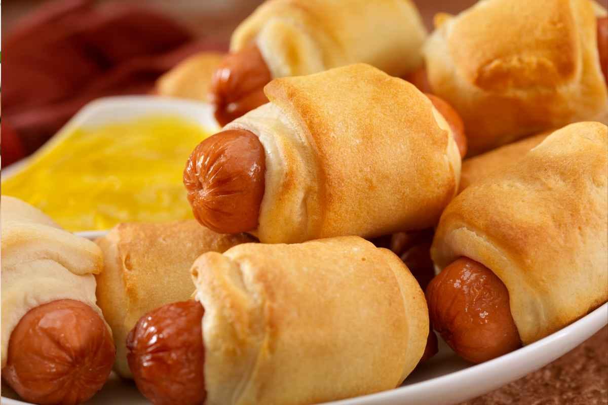 pigs-in-a-blanket-is-also-part-of-20-christmas-finger-foods