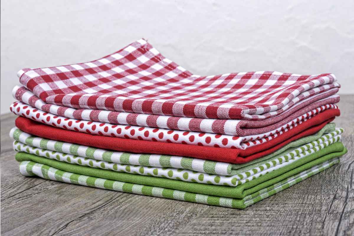 napkins-is-also-part-of-30-christmas-table-decoration-ideas