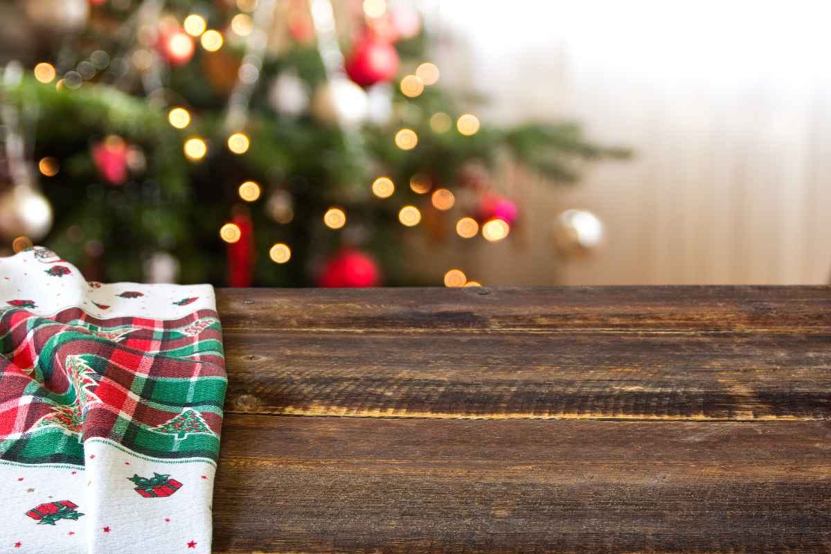 rustic-christmas-table-is-also-part-of-30-christmas-table-ideas