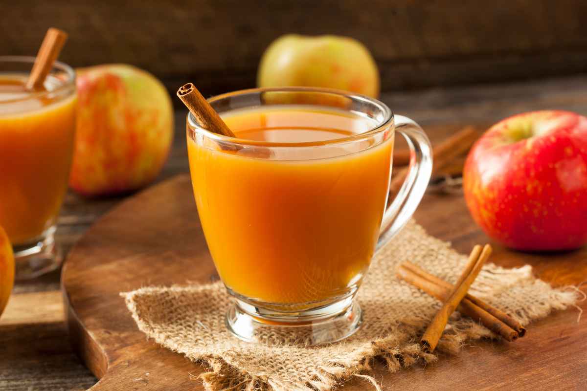 Apple-cider-is-part-of-25-christmas-drinks