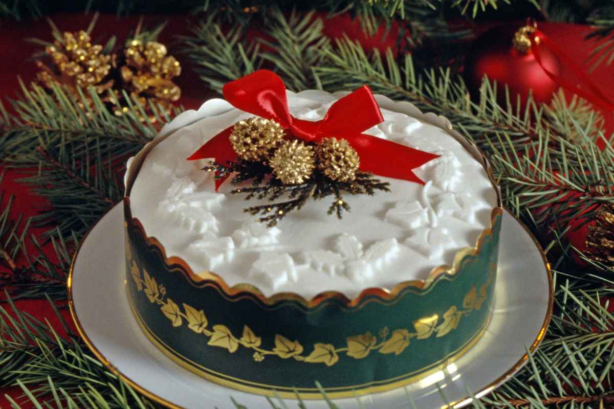 baked-christmas-cake-is-part-of-3o-christmas-dessert-ideas