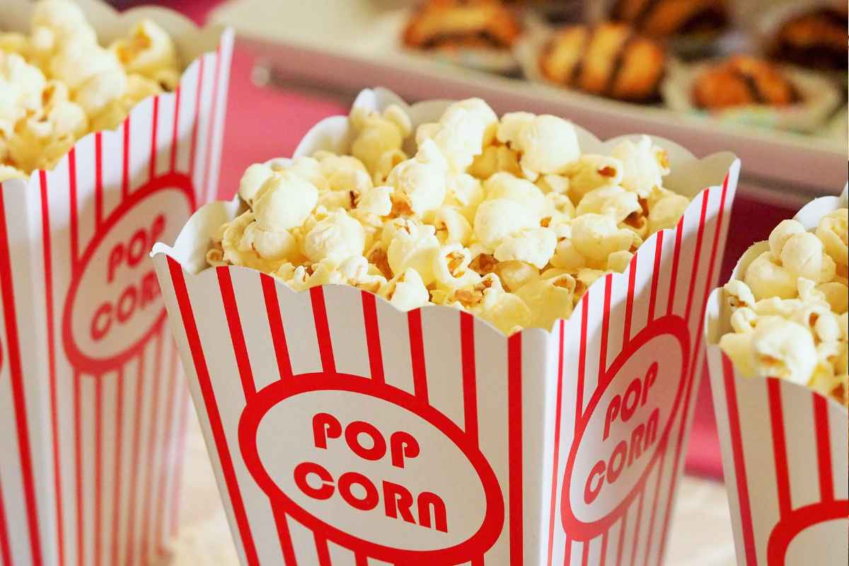 popcorn-is-also-part-of-35-christmas-snack-ideas