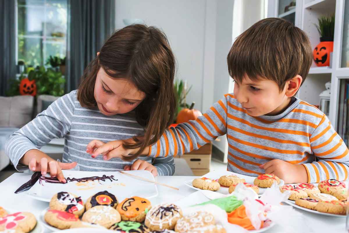children-decorating-cookie-is-part-of-25-christmas-party-ideas