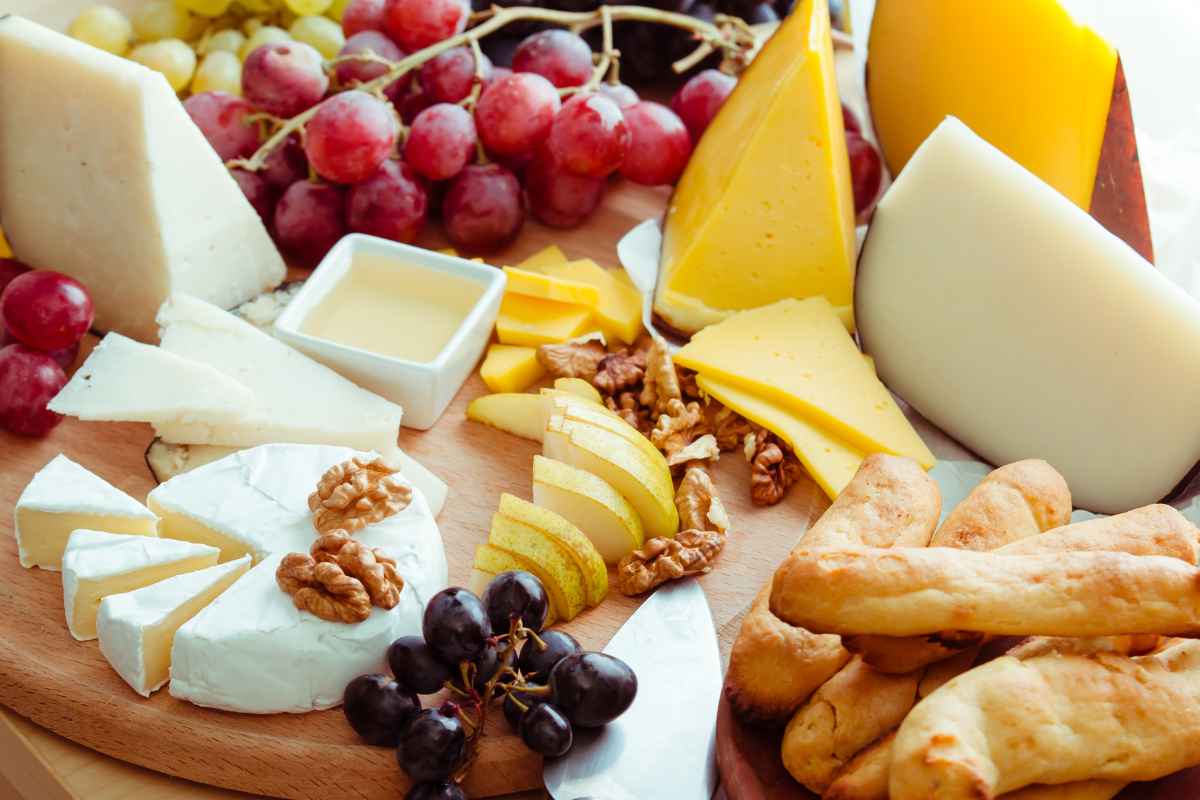 dinner-board-is-also-part-of-20-christmas-dinner-ideas