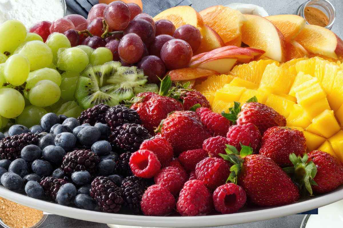 fresh-fruit-on-a-platter-is-also-part-of-25-christmas-brunch-ideas