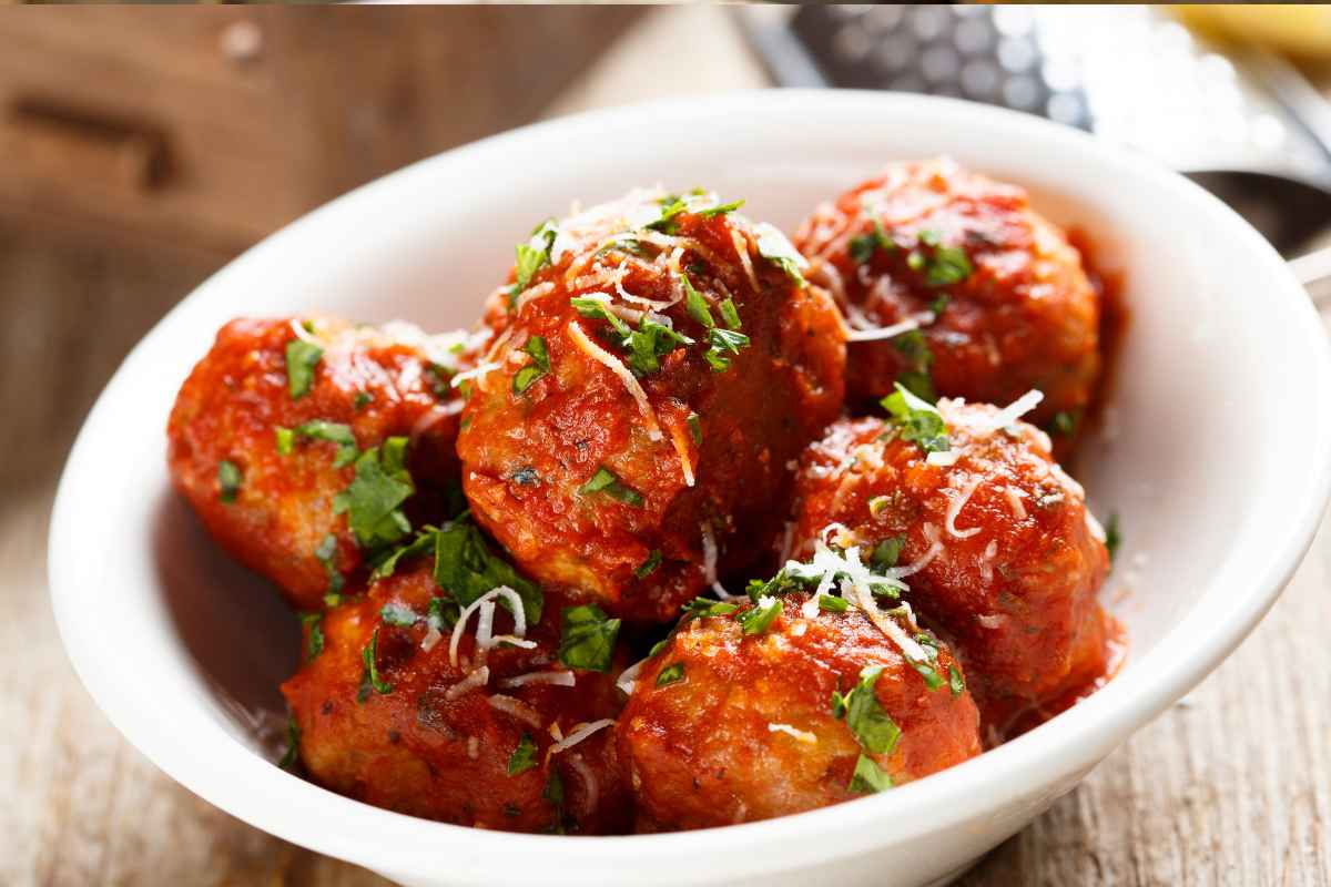 meatballs-is-also-part-of-20-christmas-potluck-ideas